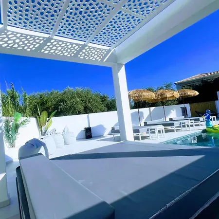 Moon Boutique - Ultra Luxury With Pool, Perfect For Fun And Relaxation By Mana Gers * Laganas