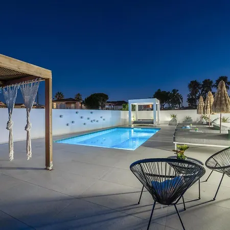 Moon Boutique - Ultra Luxury With Pool, Perfect For Fun And Relaxation By Mana Gers Λαγανάς