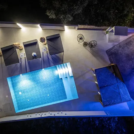 Διαμέρισμα Moon Boutique - Ultra Luxury With Pool, Perfect For Fun And Relaxation By Mana Gers *