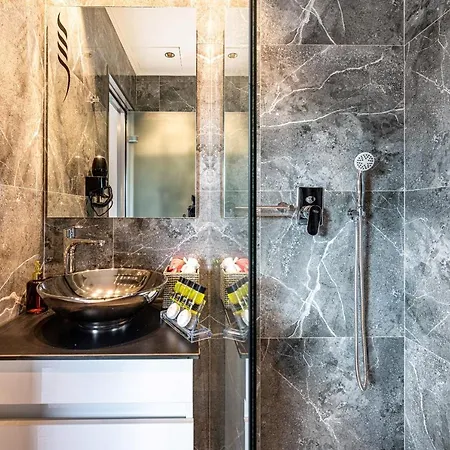 Moon Boutique - Ultra Luxury With Pool, Perfect For Fun And Relaxation By Mana Gers Laganas