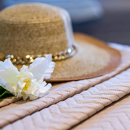 Daire Moon Boutique - Ultra Luxury With Pool, Perfect For Fun And Relaxation By Mana Gers Laganas