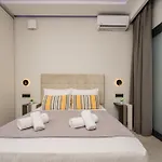 Moon Boutique - Ultra Luxury With Pool, Perfect For Fun And Relaxation By Mana Gers Lejlighed Laganas