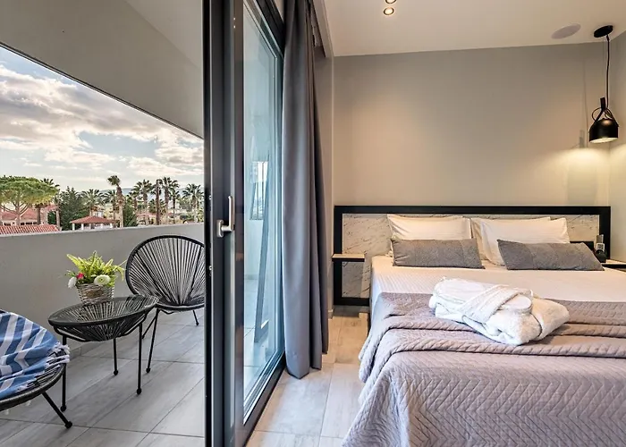 Moon Boutique - Ultra Luxury With Pool, Perfect For Fun And Relaxation By Mana Gers * Laganas